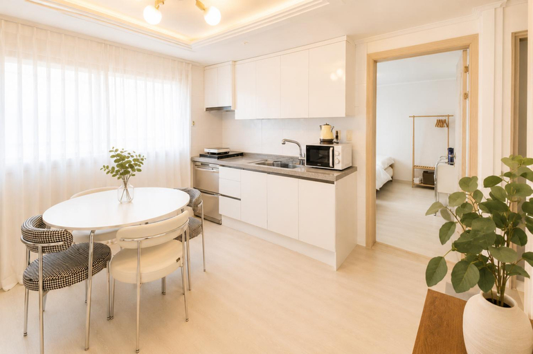 Others 4, 핑크 White Linen House,3br, Mapo