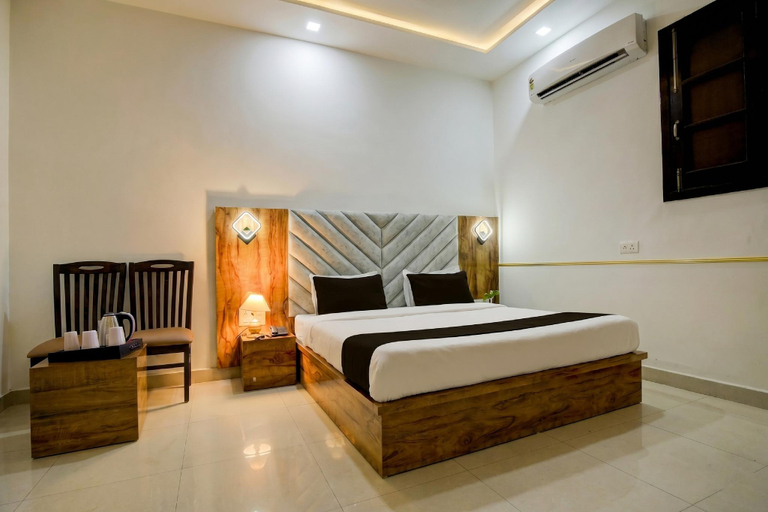 Bedroom, Sri Maharaja Inn, Visakhapatnam