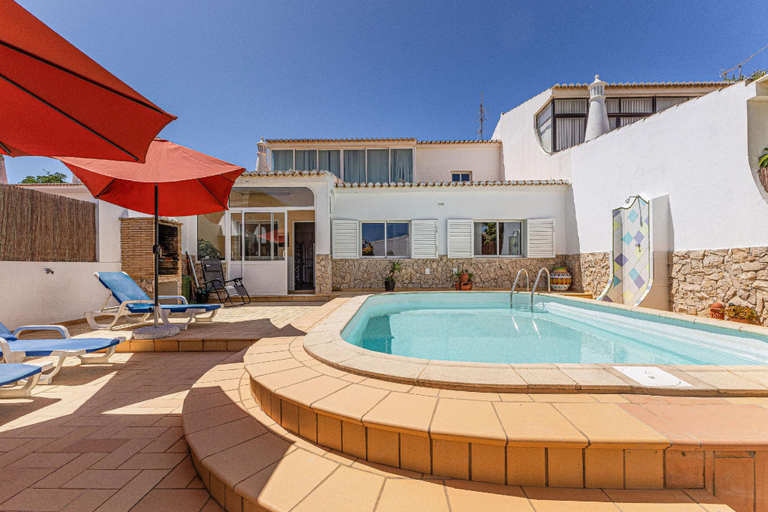 4, Chilling In Lagos House | Pool | BBQ | Retreat, Lagos