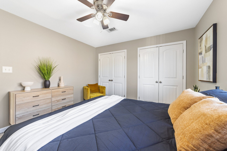 Room 3, The Family Float at Autumn Ridge, Montgomery