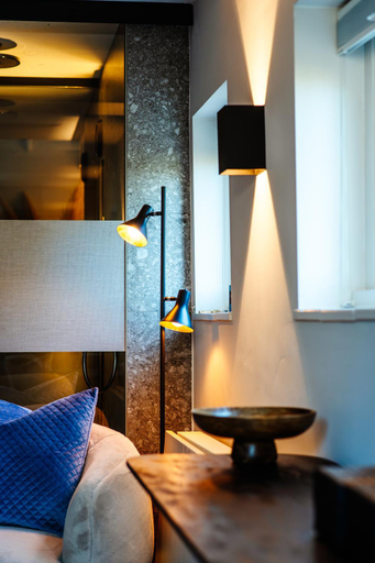 Others 4, La petite chambre, Ede