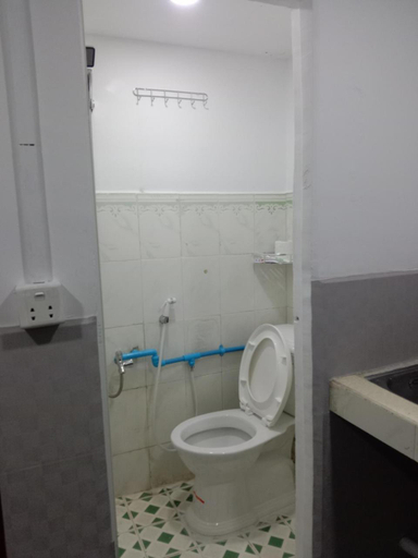 Bathroom 3, Lavendrata I, Phnom Penh