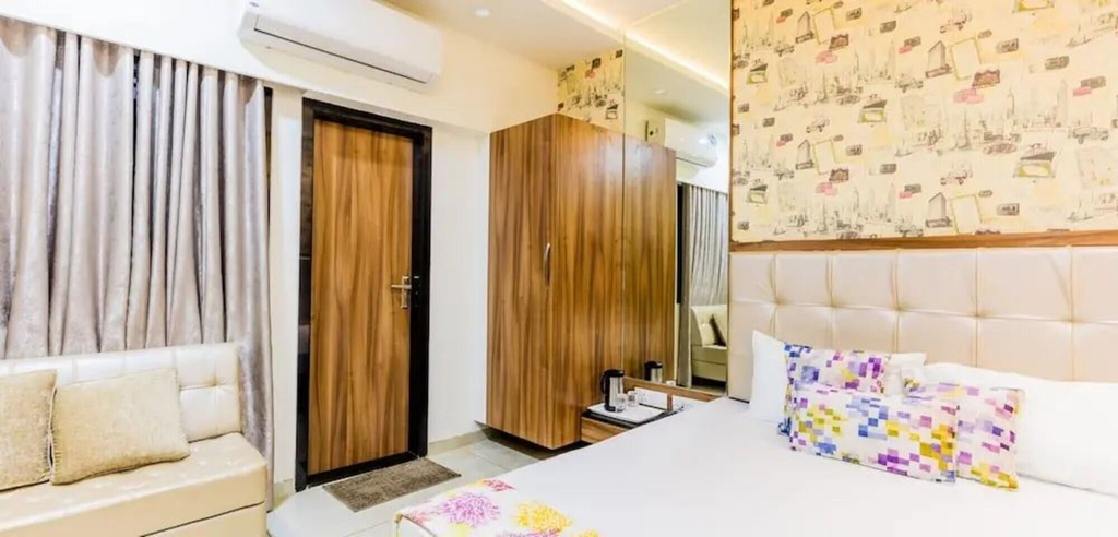 Room 4, Hotel Rockland Kota, Kota