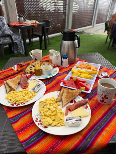 Food & Drinks 4, Bed & Breakfast T.T, Antón