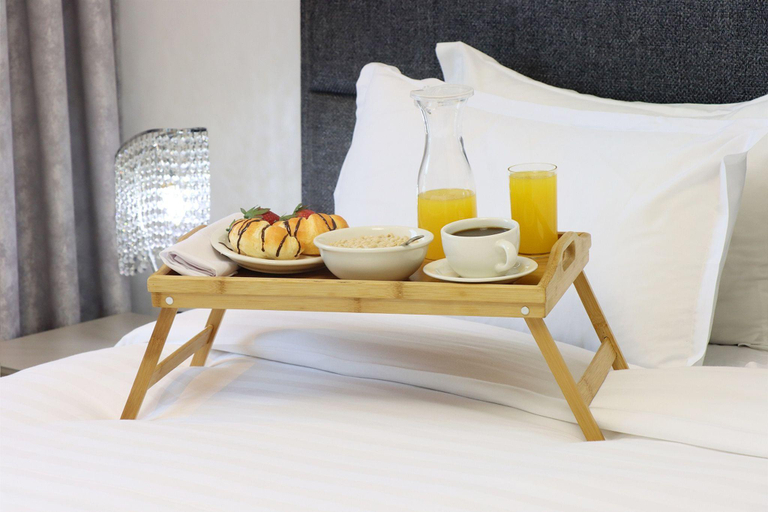 Food & Drinks 5, Livbnb-Upgraded 2BR  Near Shopping  Dining Hubs, Dubai
