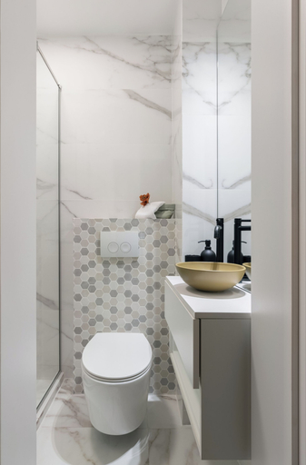 Bathroom 3, Out of the Woods, Municipiul Bucuresti