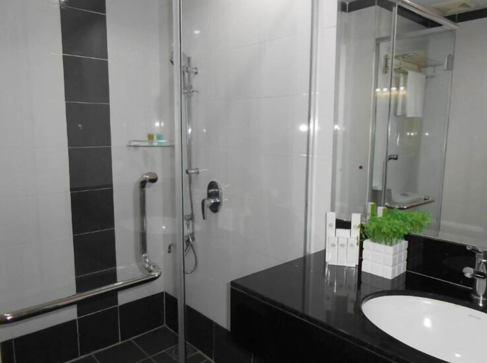 Bathroom 4, HIG Hotel & Convention, Langkawi