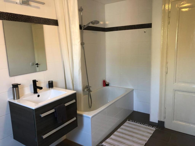Bathroom 2, inn Venlo Apartment, Venlo