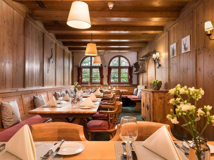Dining 2, 3 person holiday park home in Garmisch-Partenkirchen, Garmisch-Partenkirchen