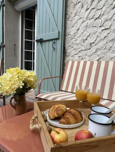 Outdoor dining 3, Maison joviale, Loiret