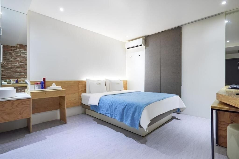 Others 5, The Lime Hotel, Seo