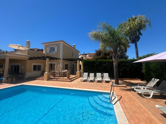 Sport & Beauty 2, Perfect Golf & Beach Villa for 8 people, Lagoa