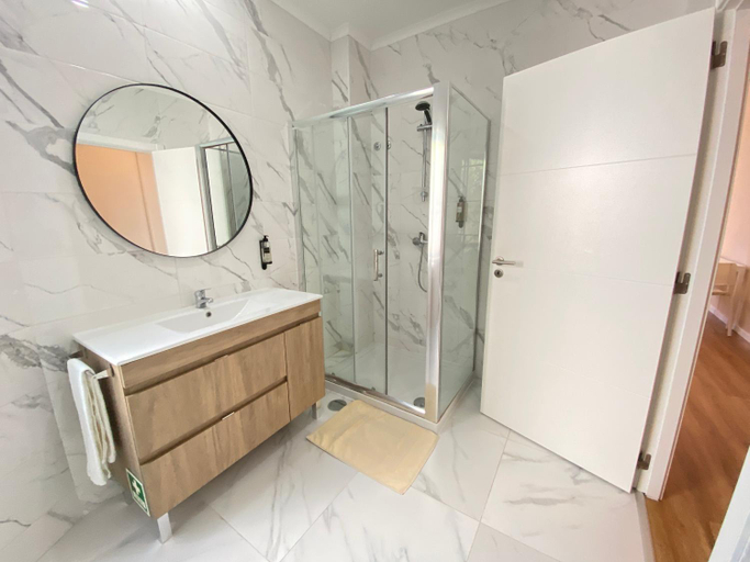 Bathroom 2, Setubal Prime, By Home Match, Setúbal