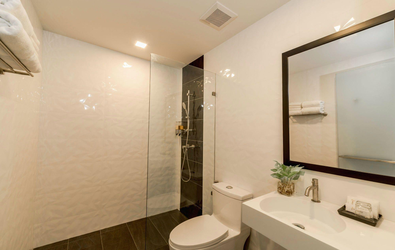 Bathroom 5, Pause and Play Hotel, Muang Chiang Mai