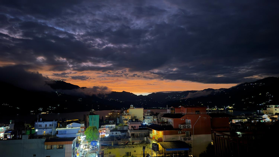 Others 5, Hotel Ezen, Gandaki