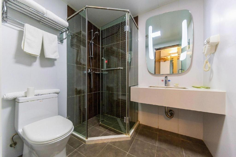 Bathroom 3, Ibis Lanzhou Zhangye Road, Lanzhou