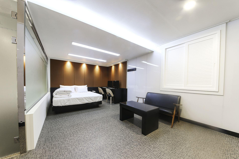Bedroom 2, WA Hotel, Jung