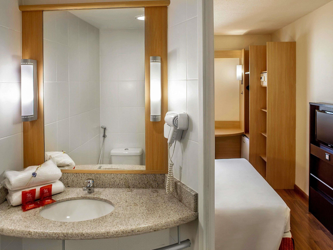 Bathroom 4, Ibis Belo Horizonte Liberdade, Belo Horizonte