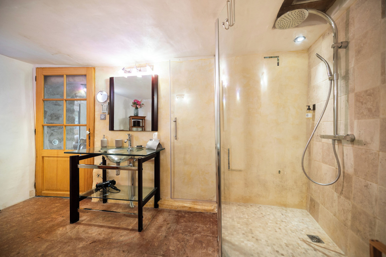 Bathroom 4, Le Gîte étoilé, Dordogne