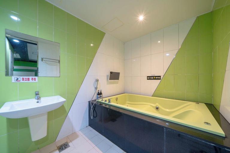 Bathroom 4, AVA Hotel Changwon, Changwon