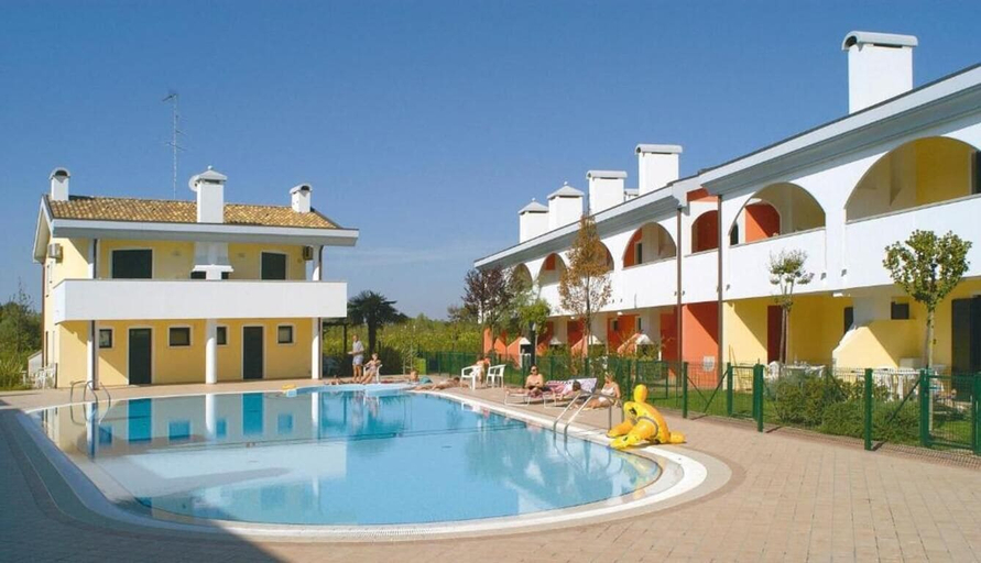 Pool 2, Apartment With Shared Pool for 4 Guests, Venezia