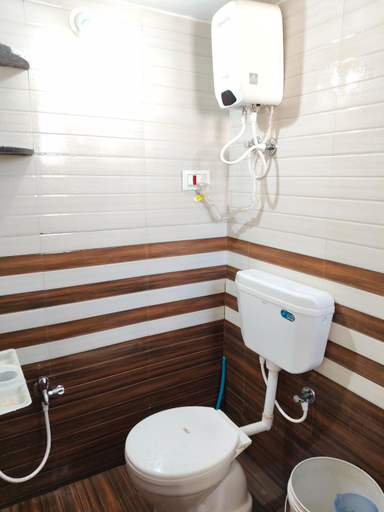 Bathroom 5, Swami's Yatri nivas, Solapur