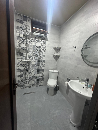 Bathroom 5, Luso, Batumi