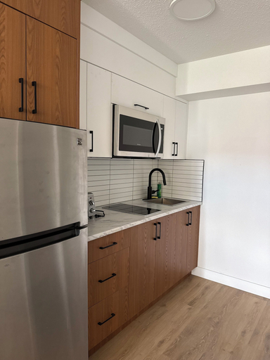 Private kitchen, SERENITY INN AND SUITES, Peace River