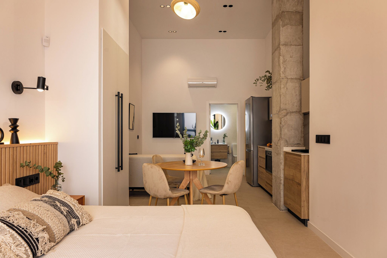 Room 3, Almirante Suites, Valencia