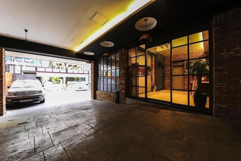 Others 4, The Lime Hotel, Seo