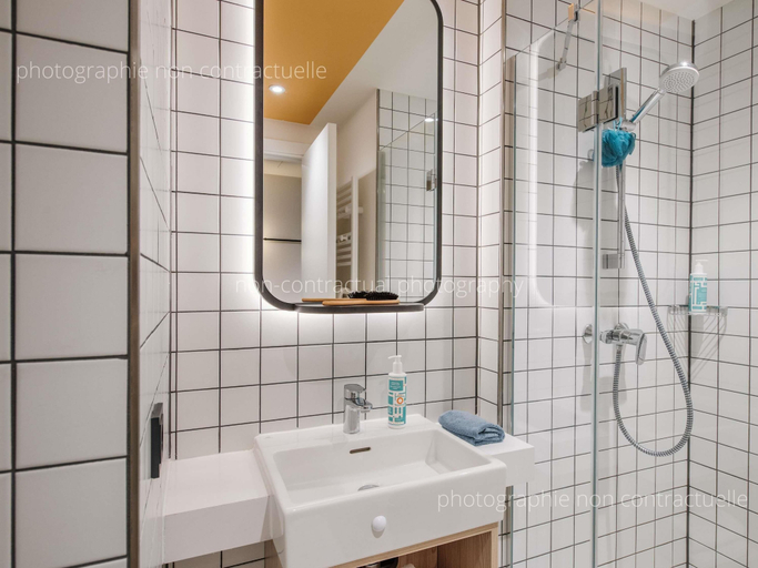 Bathroom 4, Aparthotel Adagio Access Aix-en-Provence Université, Bouches-du-Rhône