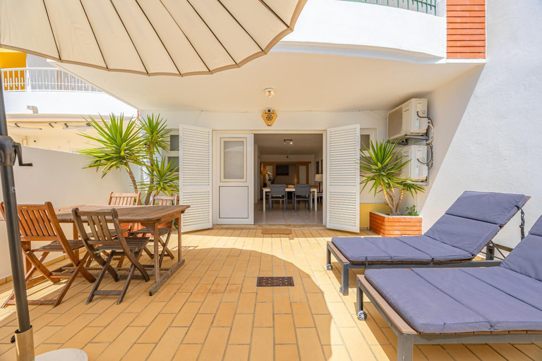Others 5, IM On Casa do Mar, Lagos