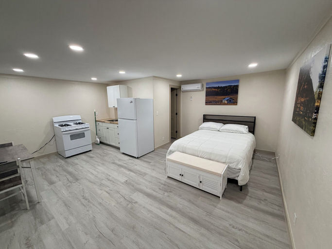 Room 3, Alpine Adventures Inn, Apache