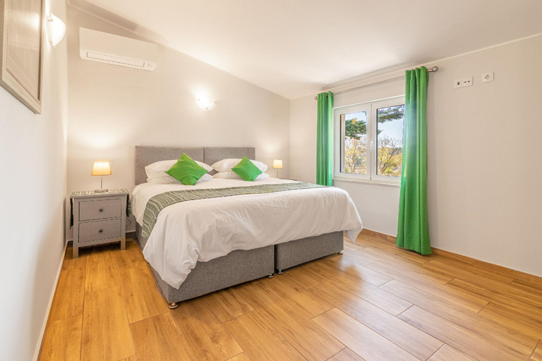 4, Villa Dean: Private Pool | For Families | AC & WI-, Lagos