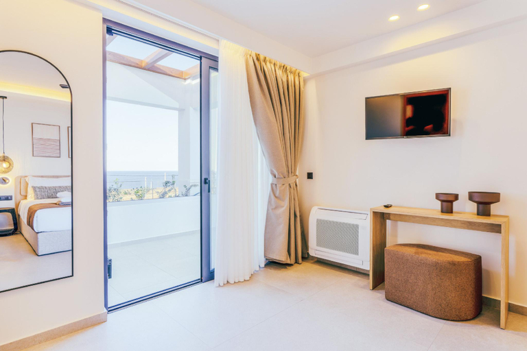 4, Villa Luxury Heaven - With Heated Pool, Crete