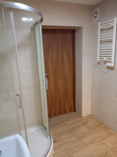 Bathroom 5, AE Berg, Strzelce