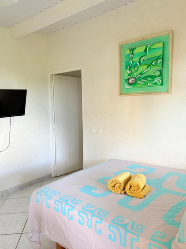 Bedroom 2, Bungalow Pamatai Sky