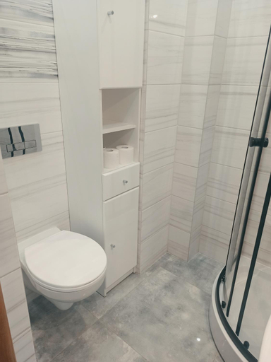Bathroom 3, Dobra Nocka, Puck
