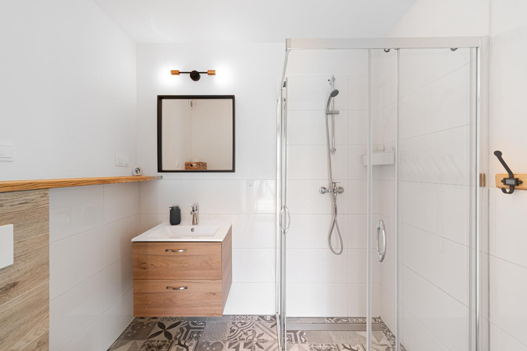 Bathroom, Babki z Piasku, Kamień