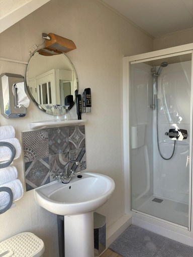 Bathroom 3, Bed & Breakfast d'Ouwe Smidse, Noord-Beveland