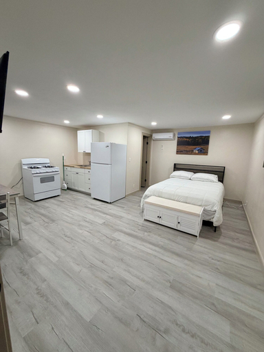 Room 5, Alpine Adventures Inn, Apache