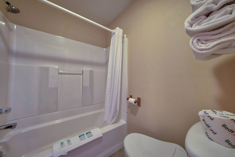 Bathroom 5, A Western Rose, Park