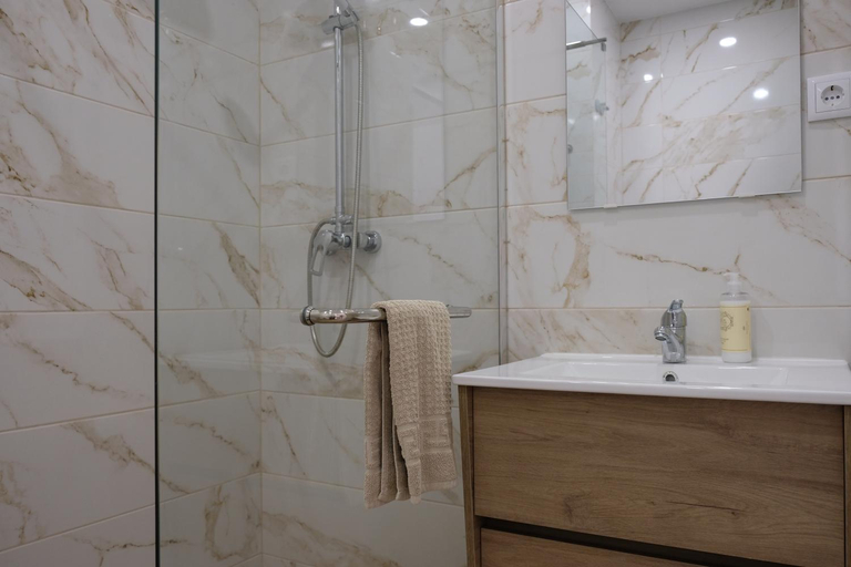 Bathroom, Vila Gloria Guesthouse, Lagos