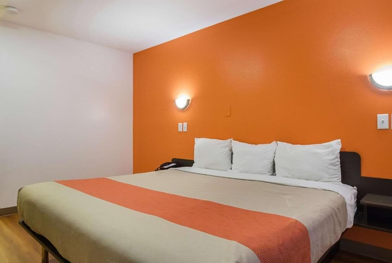 Room 5, Atlantic Inn Marshalltown Iowa, Marshall