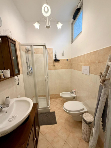 Bathroom 3, Almasol, Bari