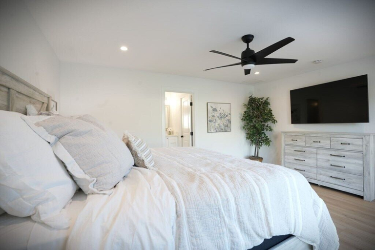 Bedroom 2, Awesome 5 Bedroom 3 Bath Pool Home With In-ground Jacuzzi, Orange