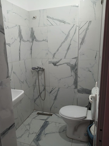 Bathroom 1, SeaSideGolem Apartments, Kavajës