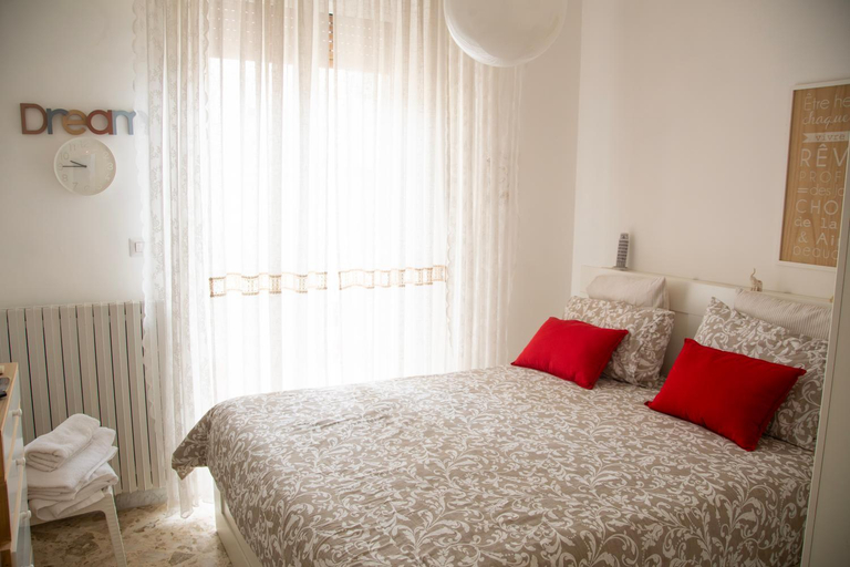 Bedroom 2, Almasol, Bari