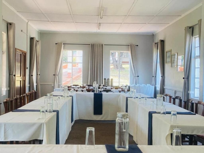 Food & Drinks, The Village Inn Hotel, Nyanga