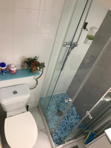 Bathroom 3, Alfama, Lisbon